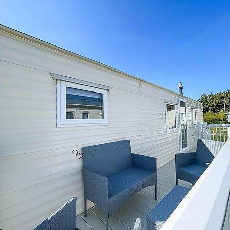 Gorgeous Caravan With Decking In Breydon Water Holiday Park, Ref 10081B Belton with Browston Exteriör bild