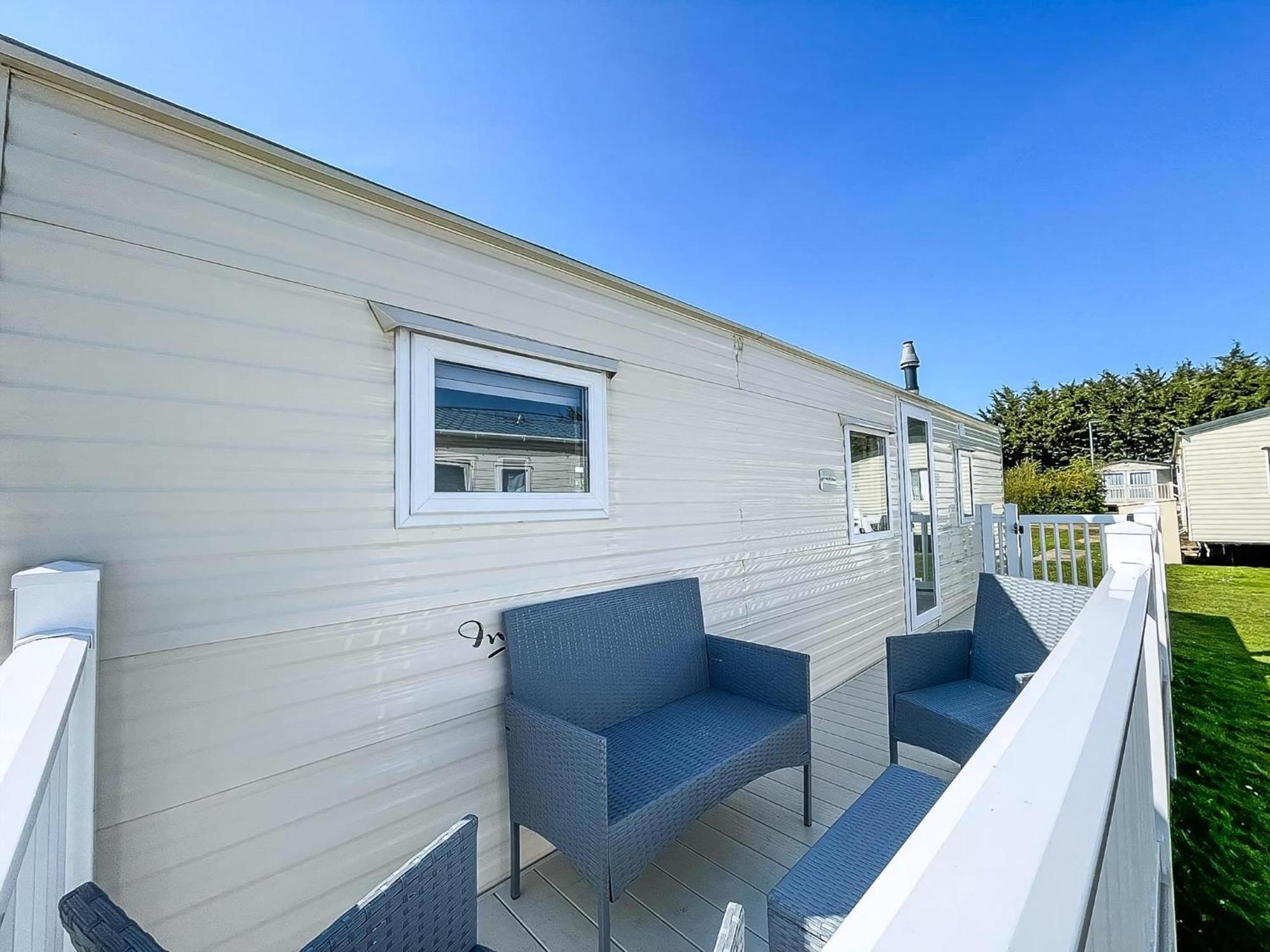 Gorgeous Caravan With Decking In Breydon Water Holiday Park, Ref 10081B Belton with Browston Exteriör bild