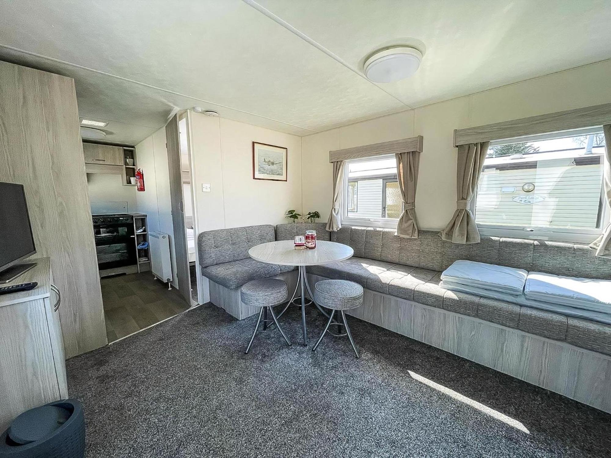 Gorgeous Caravan With Decking In Breydon Water Holiday Park, Ref 10081B Belton with Browston Exteriör bild