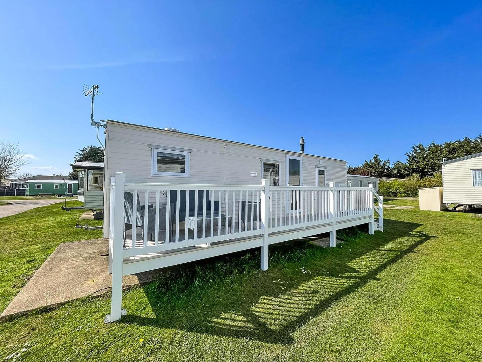 Gorgeous Caravan With Decking In Breydon Water Holiday Park, Ref 10081B Belton with Browston Exteriör bild