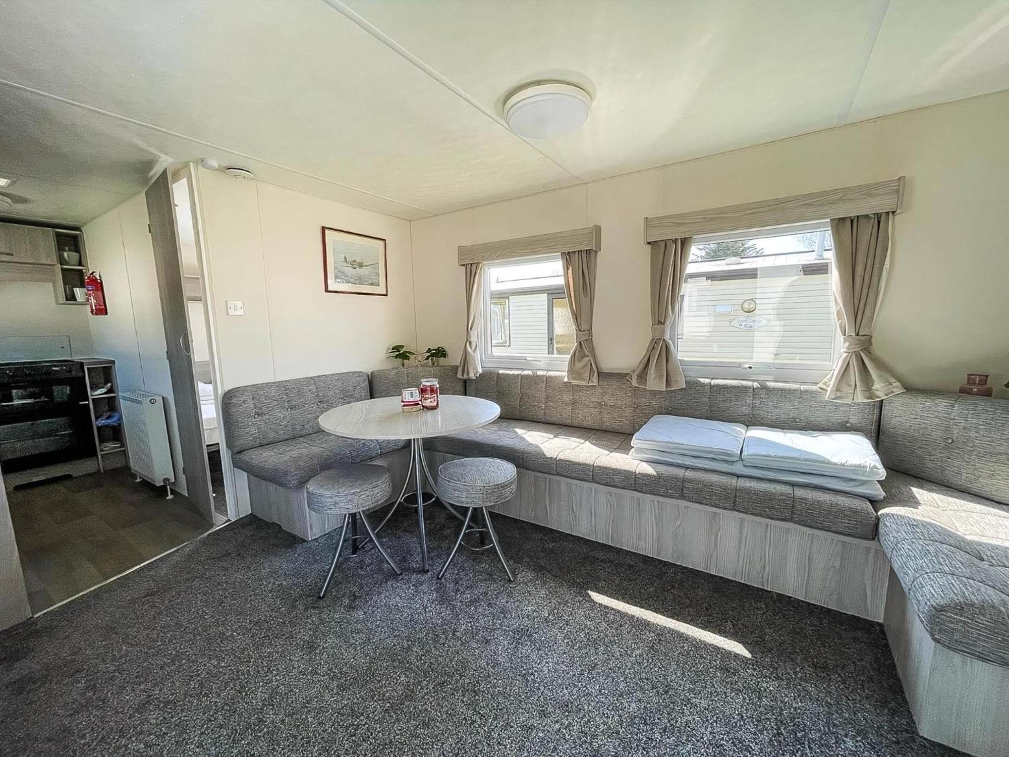 Gorgeous Caravan With Decking In Breydon Water Holiday Park, Ref 10081B Belton with Browston Exteriör bild